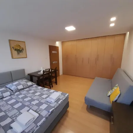 Apartament 44